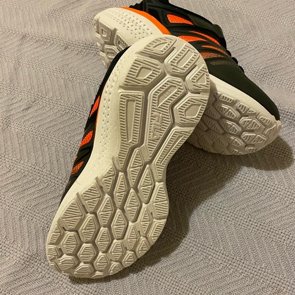 NIB BOYS FILA SNEAKERS SIZE 13 - Picture 4 of 5